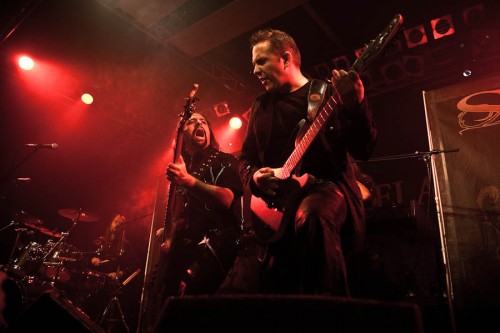 Fabio D'Amore (Bass) und Thomas Buchberger (Gitarre)