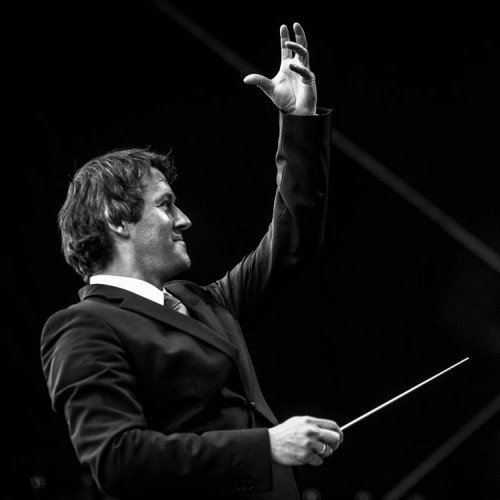 Der 1. Gastdirigent Markus Poschner während des Auftritts der Dresdner Philharmonie auf dem Dresdner Stadtfest 2013.