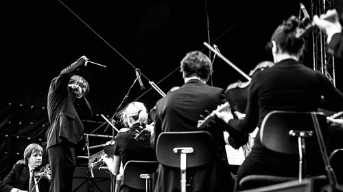Die Dresdner Philharmonie mit dem 1. Gastdirigent Markus Poschner auf dem Dresdner Stadtfest 2013 in Aktion.