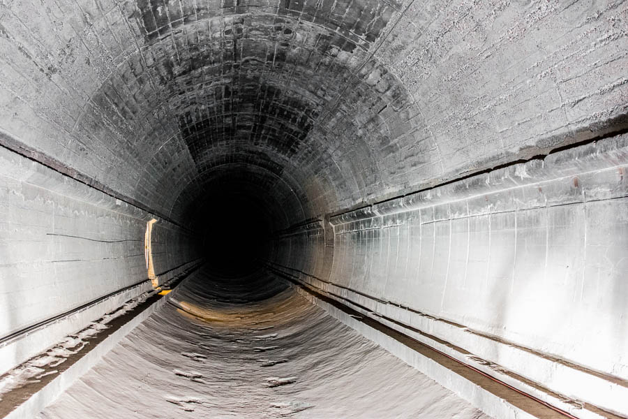 Blick in die Tunnelröhre, die nach 1997 zurückgebaut wurde. 