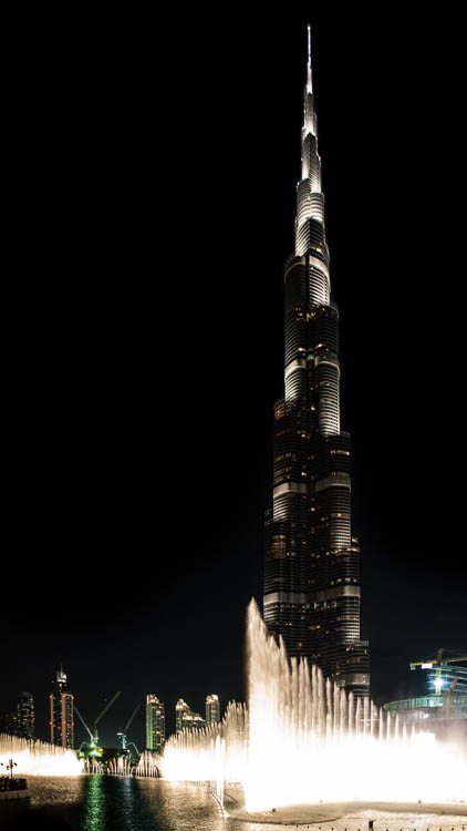 Dubai Fountains mit Burj Khalifa, Dubai, Vereinigte Arabische Emirate